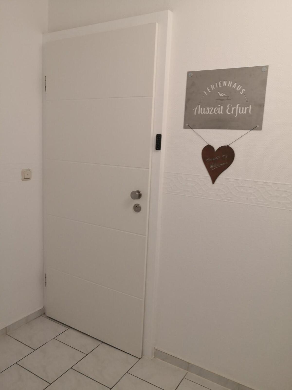 Auszeit2 Erfurt - Stilvolle Dachwohnung Mit Parkplatz - Zentrumsnah Екстер'єр фото